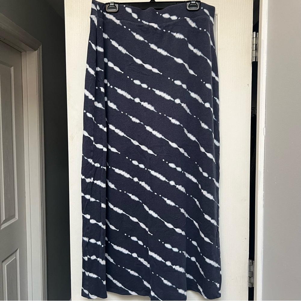 $10 Deals 🤝🔖 Sonoma Navy blue and white tie dye Elastic Maxi skirt size Large